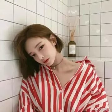 年轻女孩爱过来